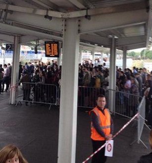 Χάος και ατελείωτες ουρές στο Λονδίνο λόγω απεργίας στο μετρό [εικόνες] | iefimerida.gr 2