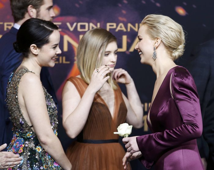 Τζένιφερ Λόρενς: Εκθαμβωτική στην πρεμιέρα του Hunger Games [εικόνες]  | iefimerida.gr 4