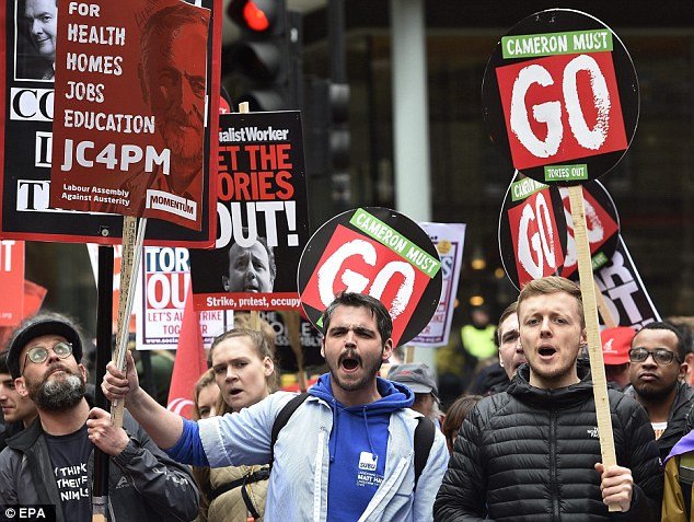 Χιλιάδες Βρετανοί διαδήλωσαν εναντίον του Κάμερον -Ζητούν την παραίτηση του [εικόνες]  | iefimerida.gr 3