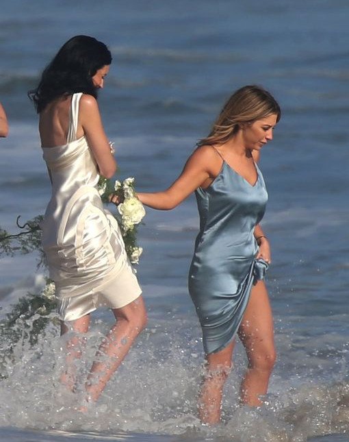 Σοκ στο Χόλιγουντ –Ποια σελέμπριτι πήγε στα Οσκαρ με το.. νυφικό της [εικόνες]  | iefimerida.gr 4