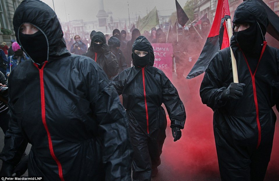 Διαδηλώσεις φοιτητών στο Λονδίνο -Βίαιες συγκρούσεις με την αστυνομία [εικόνες]      | iefimerida.gr 5