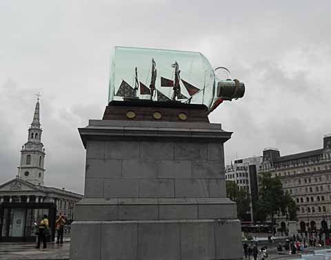 Eνα γλυπτό σε σχήμα φαλλού διχάζει το Λονδίνο -Τι απαντά ο δήμαρχος [εικόνες] | iefimerida.gr 7