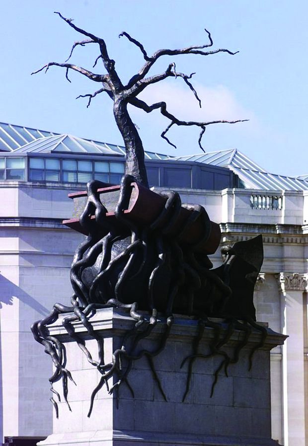 Eνα γλυπτό σε σχήμα φαλλού διχάζει το Λονδίνο -Τι απαντά ο δήμαρχος [εικόνες] | iefimerida.gr 9