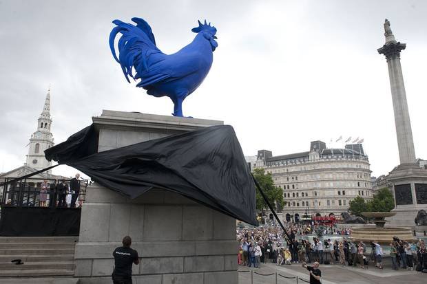 Eνα γλυπτό σε σχήμα φαλλού διχάζει το Λονδίνο -Τι απαντά ο δήμαρχος [εικόνες] | iefimerida.gr 10