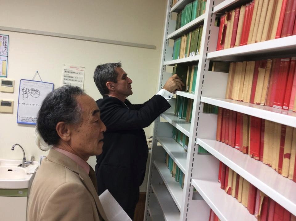 Ο Λοβέρδος με κοστούμι κάνει μαθήματα καράτε με Γιαπωνεζάκια [εικόνες] | iefimerida.gr 7