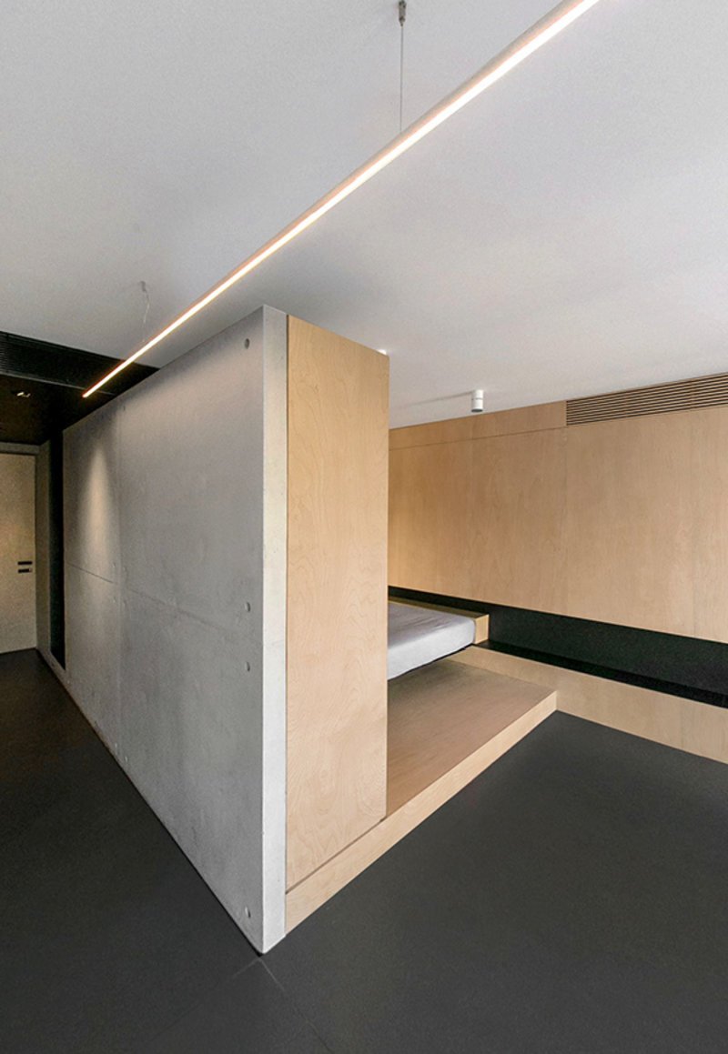 Η μεταμόρφωση παλιών γραφείων στην πλατεία Καρύτση σε ένα μίνιμαλ ντιζαϊνάτο διαμέρισμα -Με θέα όλο το κέντρο [εικόνες]  | iefimerida.gr 2