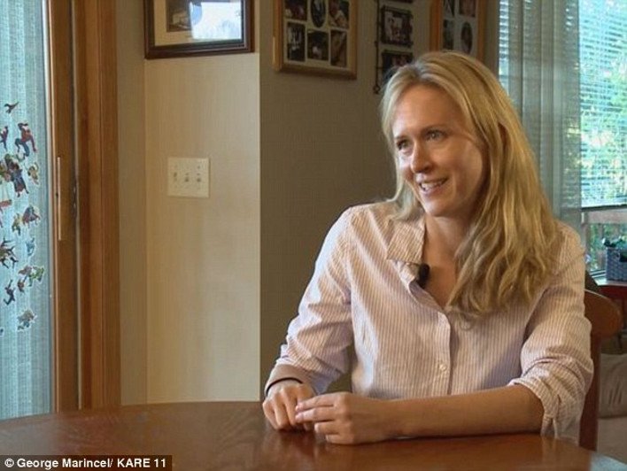 Απίστευτοι γαμπρός και νύφη: Εστειλαν... ραβασάκι για να πληρώσουν σε όσους καλεσμένους δεν πήγαν στη δεξίωση χωρίς να ειδοποιήσουν [εικόνες] | iefimerida.gr 0