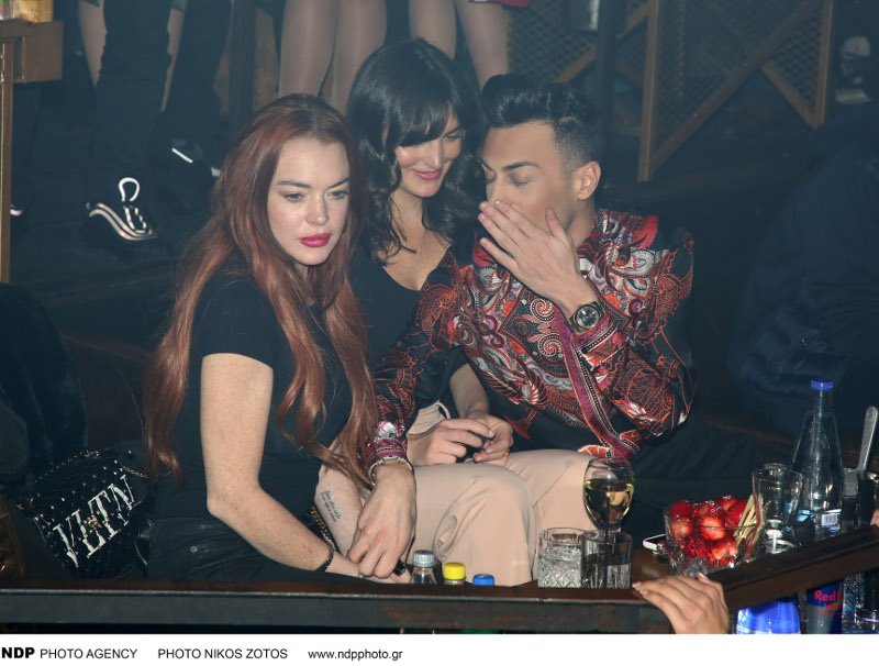 Η Λίντσεϊ Λόχαν μας συστήνει για πρώτη φορά την αδελφή της -Ξεφάντωσαν στο κέντρο της Αθήνας [εικόνες] | iefimerida.gr 3