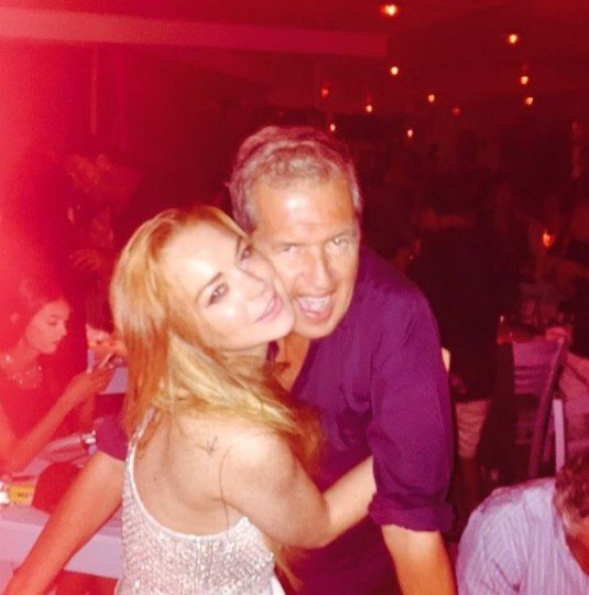 Δείτε την απίστευτη εμφάνιση της Λίντσεϋ Λόχαν στη Μύκονο [εικόνες] | iefimerida.gr 0