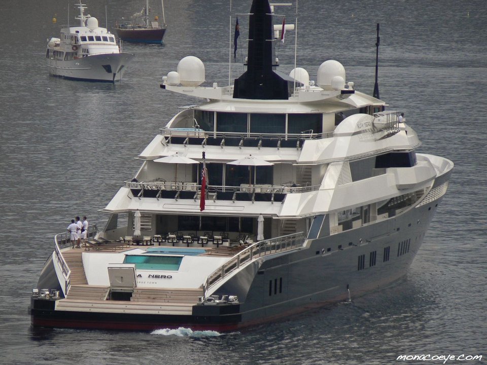 Η Γιάννα Αγγελοπούλου, με το υπέροχο μπικίνι της, κάνει σκι στο Ιόνιο [εικόνες] | iefimerida.gr 7