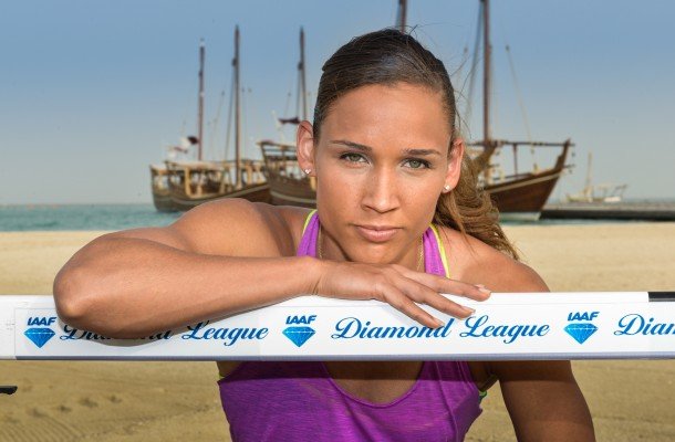 H Λόλο Τζόουνς πηδάει τα εμπόδια και αναστατώνει το Κατάρ [εικόνες] | iefimerida.gr 0