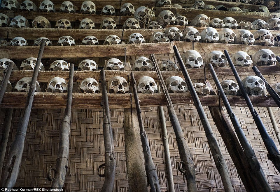 Το χωριό του τρόμου: Οι «κυνηγοί» κεφαλών που καπνίζουν όπιο όλη τη μέρα [εικόνες] | iefimerida.gr 6