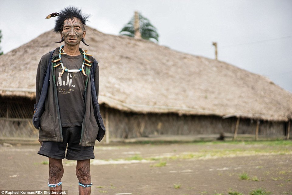 Το χωριό του τρόμου: Οι «κυνηγοί» κεφαλών που καπνίζουν όπιο όλη τη μέρα [εικόνες] | iefimerida.gr 5