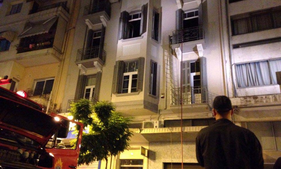 Υπό πλήρη έλεγχο φωτιά σε διαμέρισμα στο κέντρο της Θεσσαλονίκης | iefimerida.gr 1
