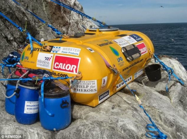 Αυτός είναι ο πιο μοναχικός άνθρωπος του κόσμου -Ζει σε έναν βράχο στο τέρμα του πουθενά [εικόνες] | iefimerida.gr 1