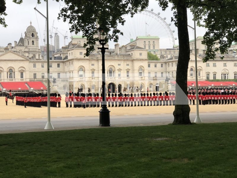 Αποκλειστικό: Η πρόβα της βασιλικής φρουράς και του ιππικού για το γάμο του πρίγκιπα Χάρι και της Μέγκαν Μαρκλ [βίντεο] | iefimerida.gr 1