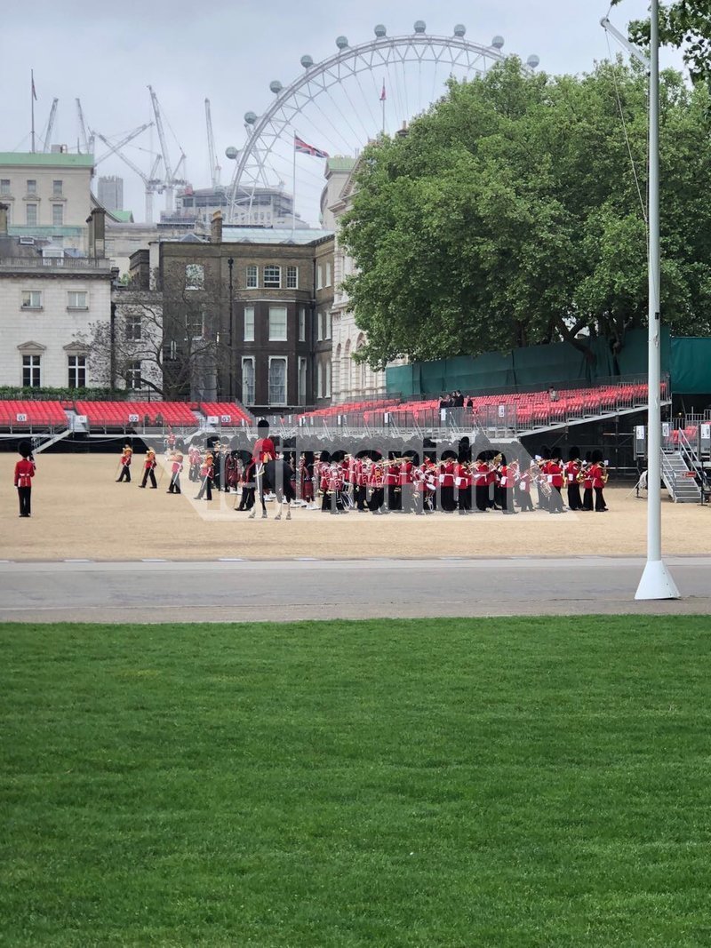 Αποκλειστικό: Η πρόβα της βασιλικής φρουράς και του ιππικού για το γάμο του πρίγκιπα Χάρι και της Μέγκαν Μαρκλ [βίντεο] | iefimerida.gr 0