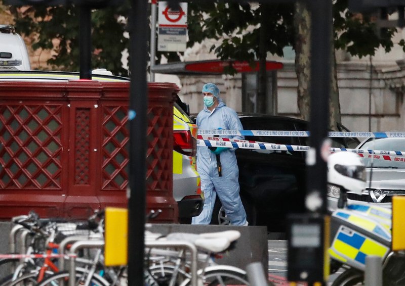 Αυτοκίνητο έπεσε πάνω σε πεζούς έξω από Μουσείο στο Λονδίνο -11 τραυματίες [εικόνες & βίντεο] | iefimerida.gr 1