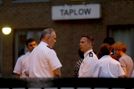 Λονδίνο: Εκκένωσαν 5 πολυκατοικίες λόγω κινδύνου πυρκαγιάς -Εξαλλοι οι ένοικοι [εικόνες & βίντεο] | iefimerida.gr 1