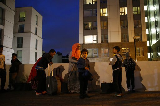 Λονδίνο: Εκκένωσαν 5 πολυκατοικίες λόγω κινδύνου πυρκαγιάς -Εξαλλοι οι ένοικοι [εικόνες & βίντεο] | iefimerida.gr 3