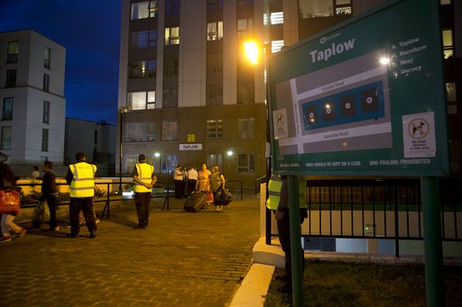 Λονδίνο: Εκκένωσαν 5 πολυκατοικίες λόγω κινδύνου πυρκαγιάς -Εξαλλοι οι ένοικοι [εικόνες & βίντεο] | iefimerida.gr 4