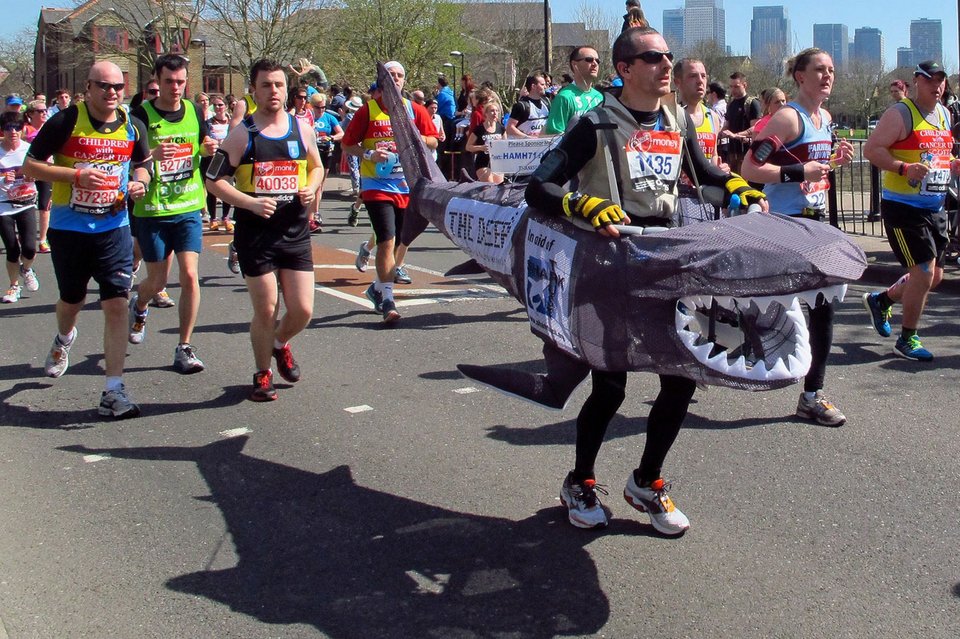 Καμήλες, ρινόκεροι και Στρουμφάκια έτρεξαν στο μαραθώνιο του Λονδίνου! [εικόνες] | iefimerida.gr 6