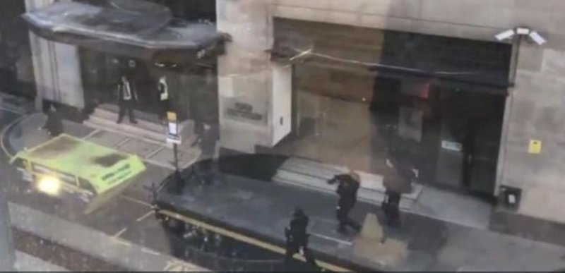 Λονδίνο: Δύο τραυματίες από μαχαίρωμα στα κεντρικά της Sony -Καβγάς υπαλλήλων κέτερινγκ [εικόνες] | iefimerida.gr 1