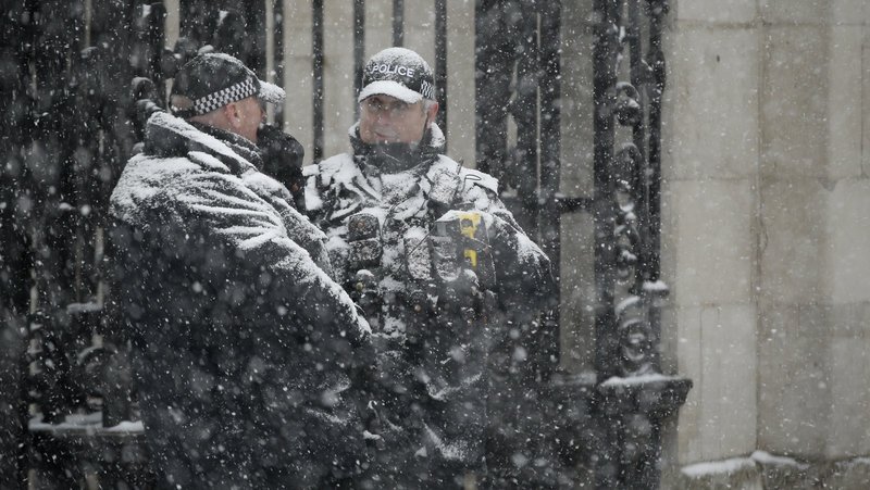 Σε κλοιό χιονιά το Λονδίνο -  «Κόκκινος» συναγερμός από τη μετεωρολογική υπηρεσία [εικόνες] | iefimerida.gr 9