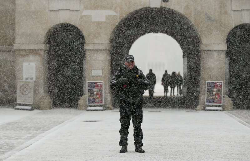 Σε κλοιό χιονιά το Λονδίνο -  «Κόκκινος» συναγερμός από τη μετεωρολογική υπηρεσία [εικόνες] | iefimerida.gr 1