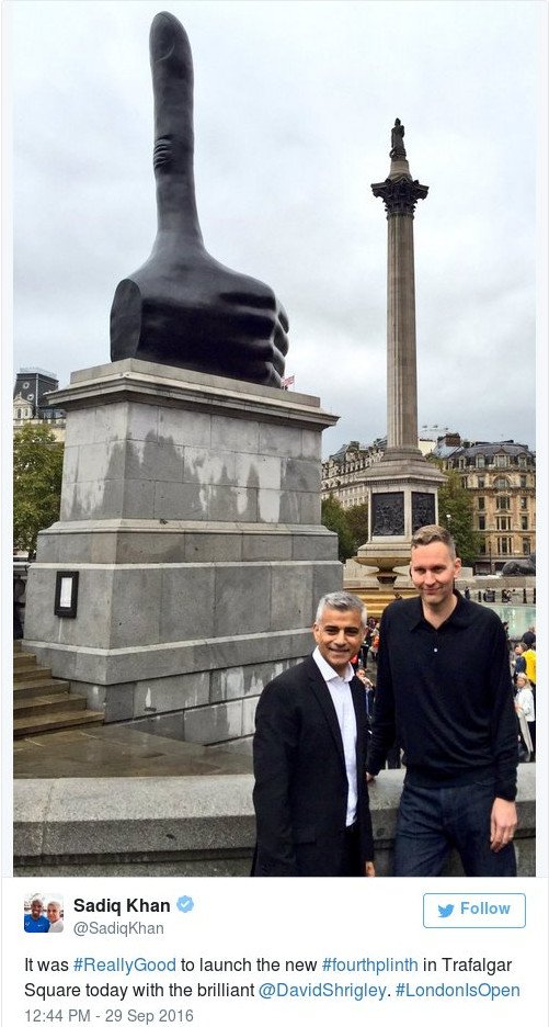 Eνα γλυπτό σε σχήμα φαλλού διχάζει το Λονδίνο -Τι απαντά ο δήμαρχος [εικόνες] | iefimerida.gr 2