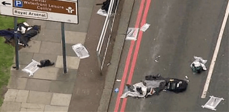 Σοκ στο Λονδίνο - Αποκεφάλισαν με μπαλτά στρατιώτη - Τι είπε ο δολοφόνος με ματωμένα χέρια στην κάμερα [βίντεο&εικόνες] | iefimerida.gr 2