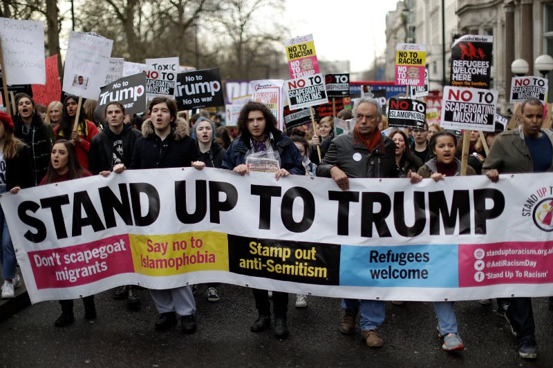 Νέο «κύμα» κατά Τραμπ -Χιλιάδες διαδήλωσαν σε Ευρώπη και ΗΠΑ [εικόνες & βίντεο] | iefimerida.gr 1