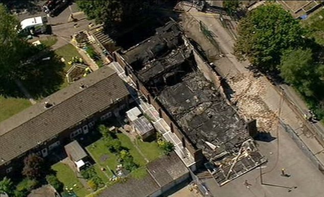 Εκδίκηση για το θάνατο του 25χρονου στρατιώτη ο εμπρησμός σε ισλαμική κοινότητα του Λονδίνου; [εικόνες] | iefimerida.gr 1