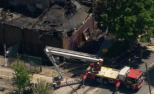 Εκδίκηση για το θάνατο του 25χρονου στρατιώτη ο εμπρησμός σε ισλαμική κοινότητα του Λονδίνου; [εικόνες] | iefimerida.gr 2