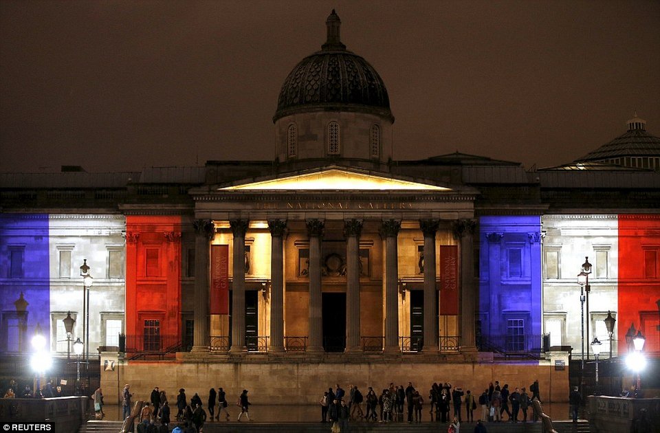 Το Λονδίνο γέμισε γαλλικές σημαίες - Χιλιάδες Άγγλοι στους δρόμους [εικόνες] | iefimerida.gr 2
