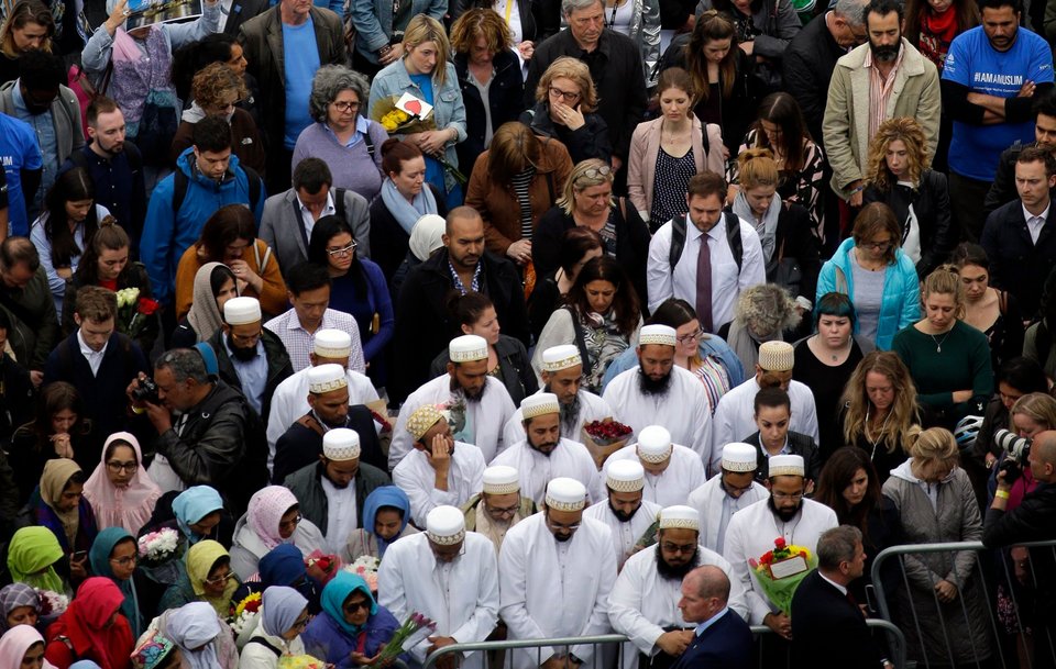 Αγρυπνία στο Λονδίνο με μήνυμα κατά της τρομοκρατίας: Θα σας νικήσουμε [εικόνες & βίντεο] | iefimerida.gr 3