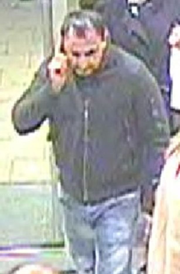 Κινηματογραφική κλοπή στη Βρετανία: Εκλεψαν βαλίτσα από βαγόνι με ρουμπίνια και σμαράγδια  1,12 εκατ. ευρώ [εικόνες] | iefimerida.gr 0