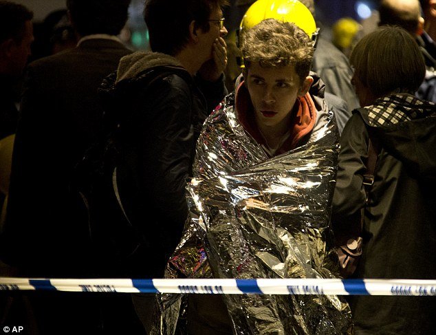 Στους 88 οι τραυματίες από την κατάρρευση οροφής σε θεάτρου στο Λονδίνο την ώρα της παράστασης [εικόνες + βίντεο] | iefimerida.gr 3