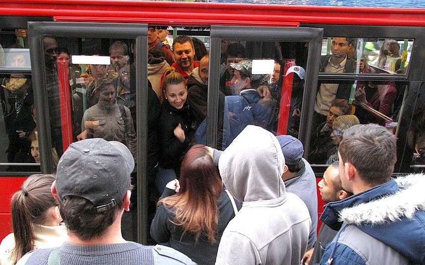 Xάος και ταλαιπωρία για εκατομμύρια Λονδρέζους από την απεργία του Μετρό -Με πατίνια και ποδήλατα η μετακίνηση [εικόνες] | iefimerida.gr 4