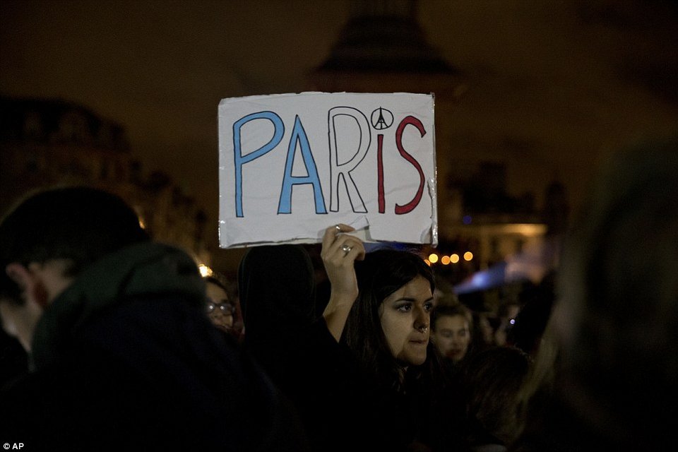 Το Λονδίνο γέμισε γαλλικές σημαίες - Χιλιάδες Άγγλοι στους δρόμους [εικόνες] | iefimerida.gr 4