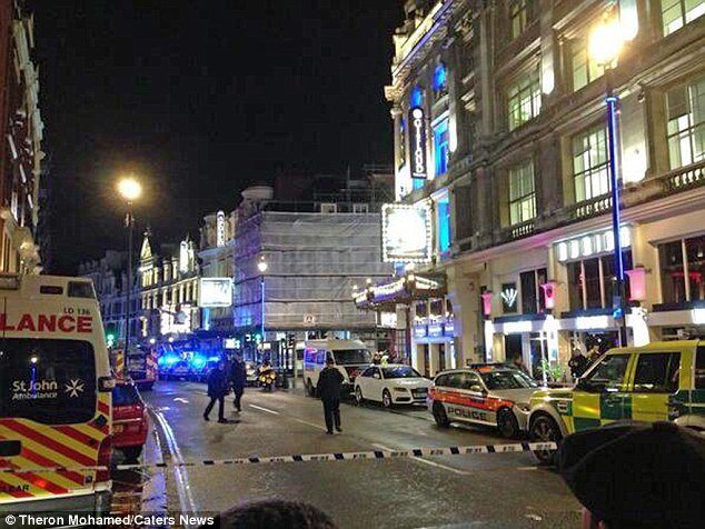 Στους 88 οι τραυματίες από την κατάρρευση οροφής σε θεάτρου στο Λονδίνο την ώρα της παράστασης [εικόνες + βίντεο] | iefimerida.gr 7