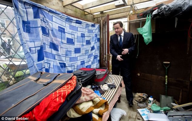 Όταν ο Κάμερον επισκέφτηκε τις κρυφές παράγκες των μεταναστών και έμεινε εμβρόντητος [εικόνες] | iefimerida.gr 0