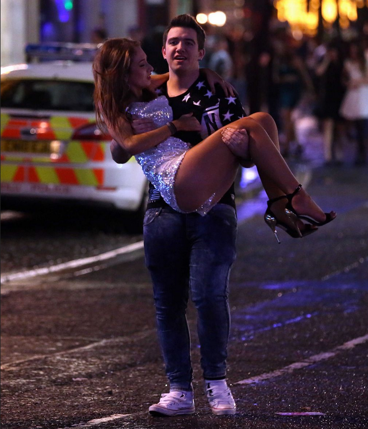 Σοκαριστικές εικόνες κραιπάλης και υπαίθριου σεξ στο Λονδίνο κατά την υποδοχή του νέου έτους [εικόνες] | iefimerida.gr 12