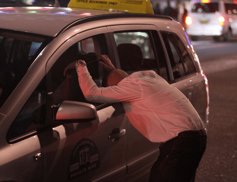 Σοκαριστικές εικόνες κραιπάλης και υπαίθριου σεξ στο Λονδίνο κατά την υποδοχή του νέου έτους [εικόνες] | iefimerida.gr 2