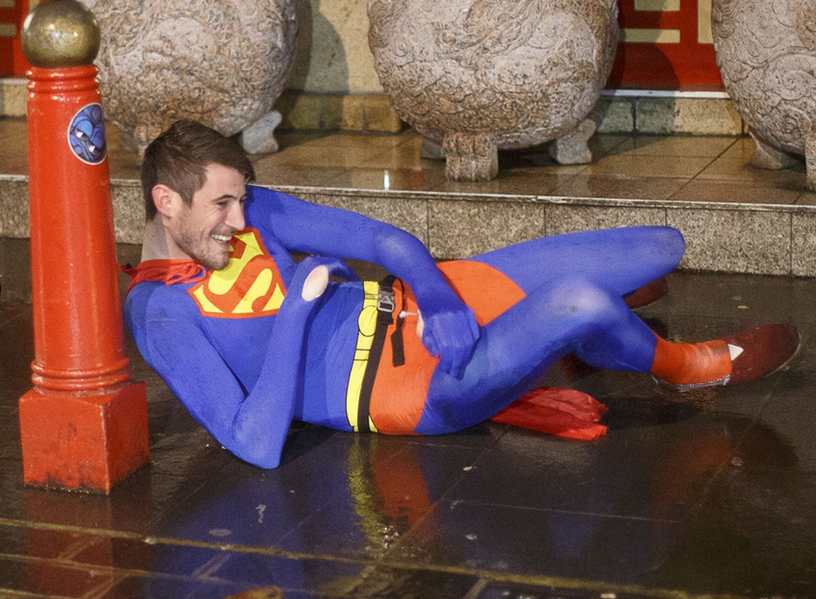 Σοκαριστικές εικόνες κραιπάλης και υπαίθριου σεξ στο Λονδίνο κατά την υποδοχή του νέου έτους [εικόνες] | iefimerida.gr 7