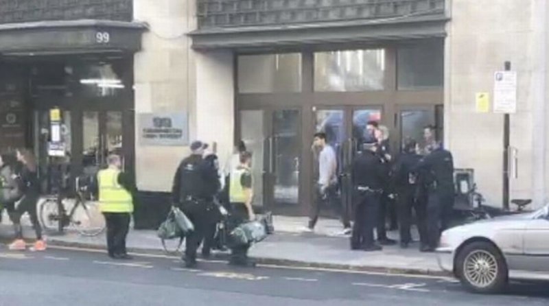 Λονδίνο: Δύο τραυματίες από μαχαίρωμα στα κεντρικά της Sony -Καβγάς υπαλλήλων κέτερινγκ [εικόνες] | iefimerida.gr 0