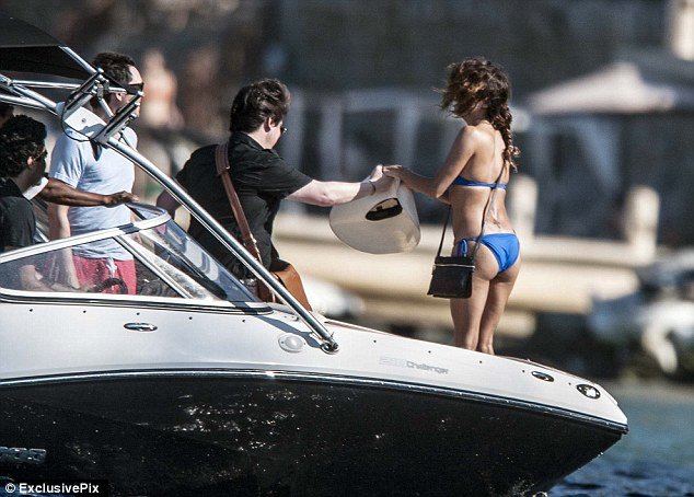 H  Eva Longoria γεμάτη κυτταρίτιδα αλλά με ωραίες καμπύλες [εικόνες] | iefimerida.gr 2