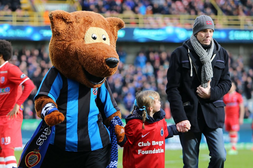 Συγκλόνισε όλο τον κόσμο: Ανέβαλε την ευθανασία του για μια ημέρα και βρέθηκε στο γήπεδο της αγαπημένης του ομάδας [εικόνες & βίντεο] | iefimerida.gr 4