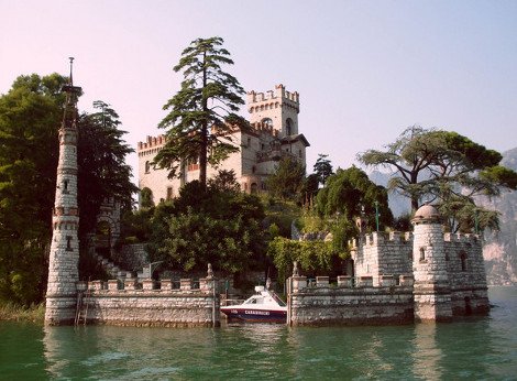 Δέκα νησιά βγαλμένα από τα παραμύθια: Οταν τα κάστρα ξεπροβάλλουν μέσα από το νερό [εικόνες] | iefimerida.gr 21