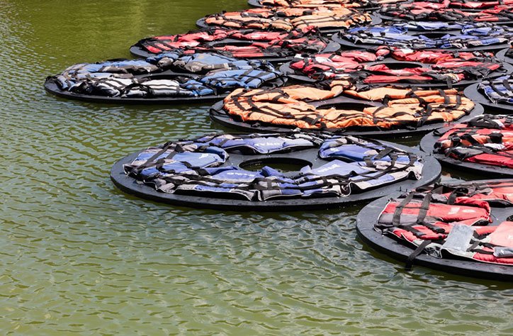 Λοτοί από σωσίβια προσφύγων στο Μπελβεντέρε -Εικαστική παρέμβαση του  Αϊ Γουέι Γουέι [εικόνες & βίντεο] | iefimerida.gr 1